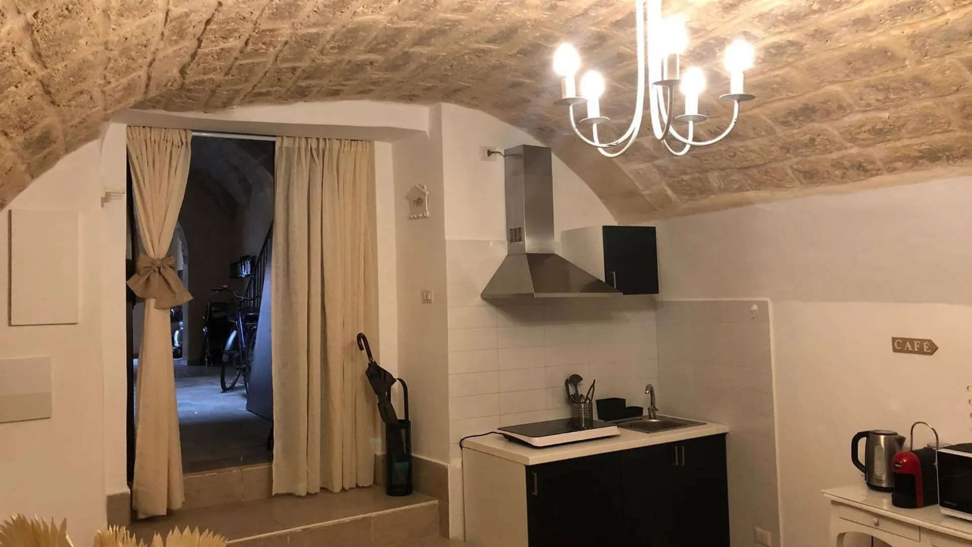 Myrrh Casa Vacanze Bari 0*,  Italy